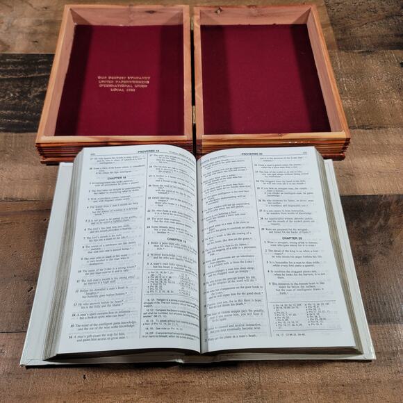 New American Bible Remembrance Edition in Cedar Box - Picture 11 of 12